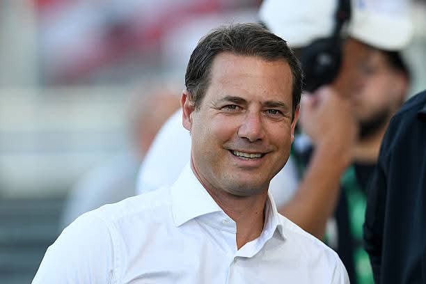 Vor der Länderspielpause erhöht BVB-Geschäftsführer Lars Ricken den Druck: Dortmund darf sich nicht erneut mit Platz vier zufriedengeben, muss Heidenheim schlagen und die Fans mit Kampfgeist und Spektakel begeistern. Er stärkt Trainer Niko Kovac den Rücken, lobt Youngster Anselmino, gibt ein Update zu Silvas Debüt und erklärt die transferorientierte Verjüngungsstrategie.