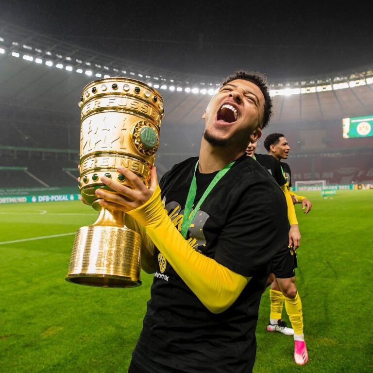Verrats-Schock: Borussia Dortmund tobt über Fabio Silvas Transfer-Bombe. Der Bundesliga-Klub, seit Langem an hochriskante Verhandlungen gewöhnt, steht nun vor tiefer Frustration und Wut über die dramatische Wendung in Silvas Transfersaga, die Management, Fans und Teamdynamik erschüttert und Spekulationen über gebrochene Versprechen, interne Turbulenzen und die Zukunft der Rekrutierungsstrategie des Klubs auslöst.