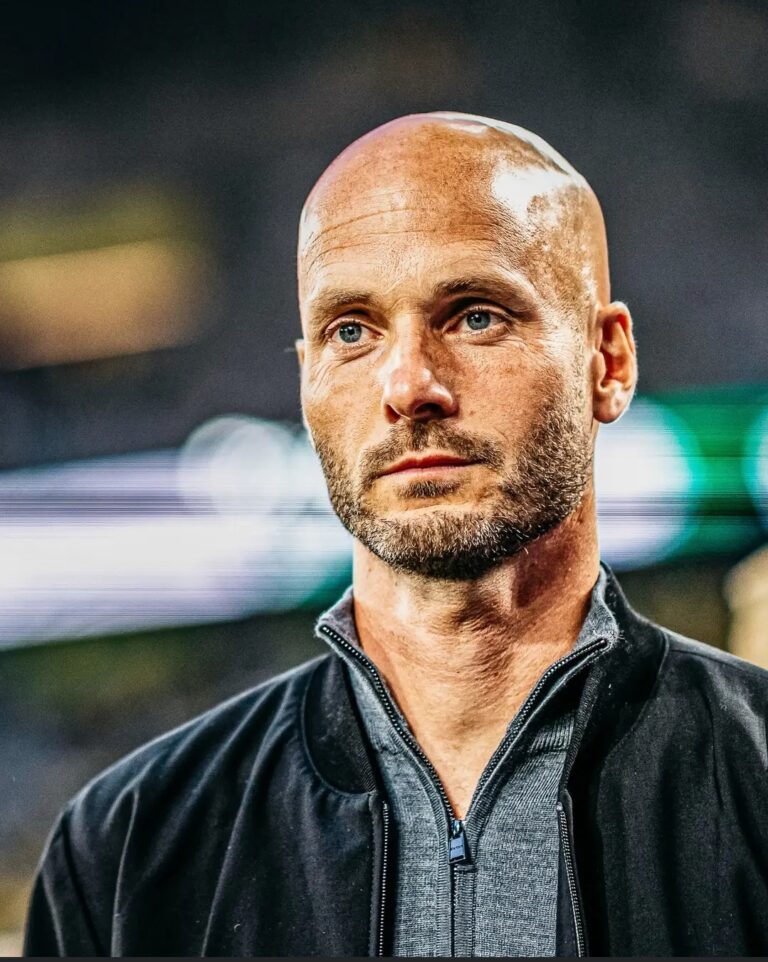 „Wölfe“ suchen nach ihrer Form  Erster Wettkampf nach der Länderspielpause: Am Samstagnachmittag ist der VfB von 15.30 Uhr an beim VfL Wolfsburg gefordert. Die „Wölfe“ strauchelten unter dem neuen Trainer Paul Simonis zuletzt….