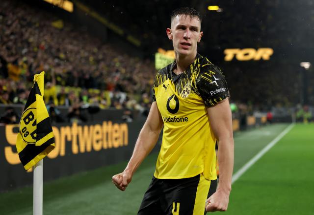 Borussia Dortmund ist bereit, Nico Schlotterbeck mit einem rekordverdächtigen Gehaltspaket zum Verbleib im Verein zu überzeugen, während das Interesse anderer Klubs weiter wächst.